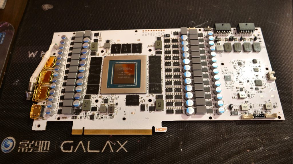Újabb atomreaktor a GALAX-tól! - 2x16 pinnel érkezik az RTX 4090 HOF kiadás