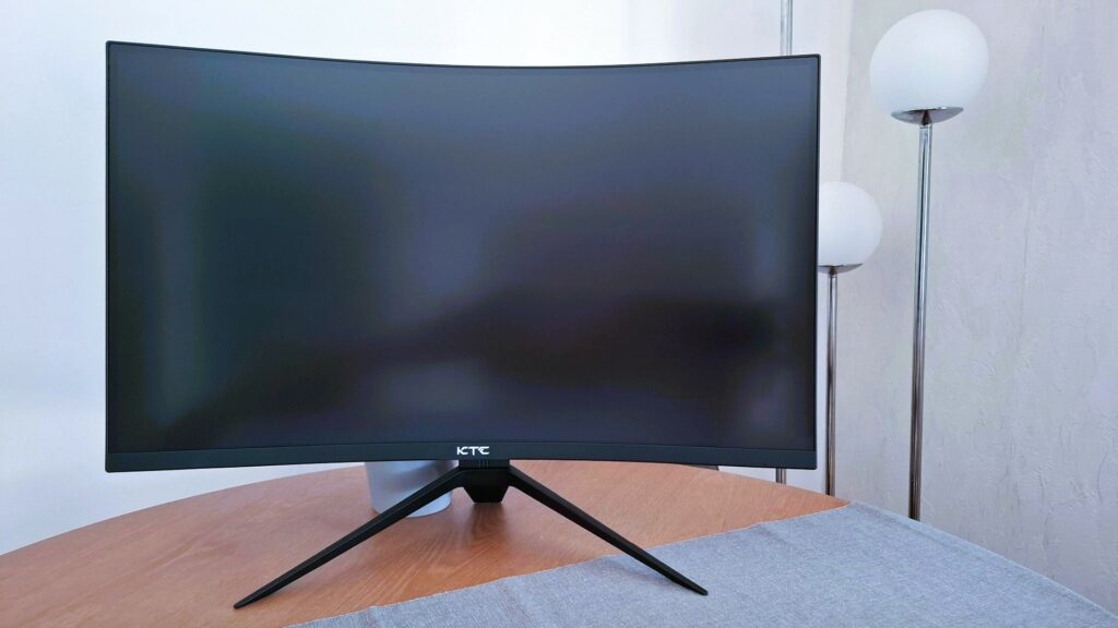 Egyszerű, szép, olcsó, 1440p 240Hz monitor - Ezt tudja a KTC H27S25E