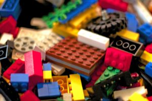 Itt a LegoGPT, ami ingyen tervez neked LEGO szettet a kockáidból