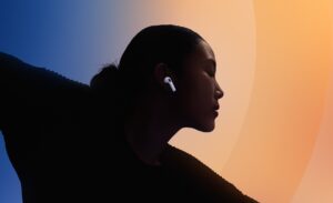 Örülhetnek az AirPods tulajdonosok, rengeteg új funkciót kapnak