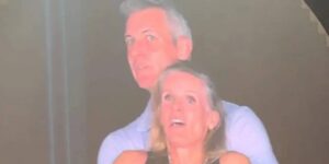 Máris videojáték lett a Coldplay koncert botrányos „Kiss Cam” videójából