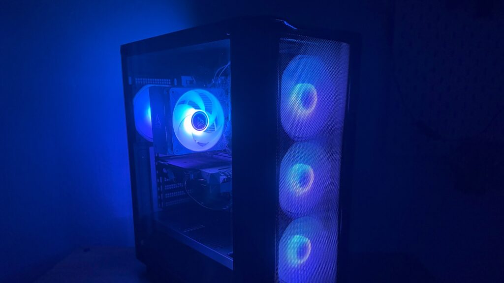 DeepCool CC560 Mesh V2 gépház teszt - Szellős fényáradat