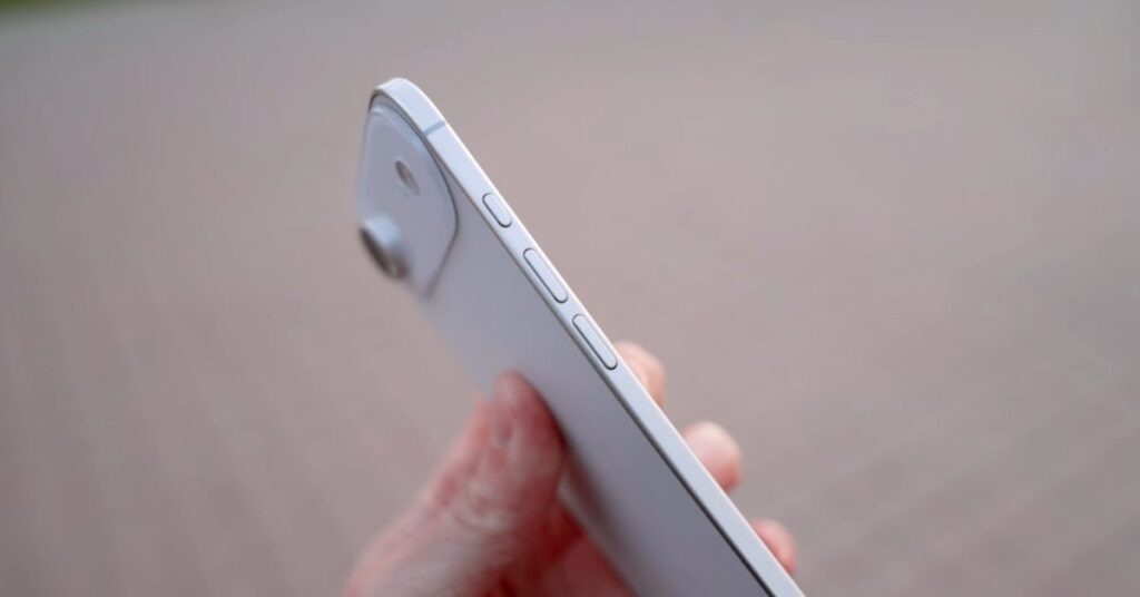 Ilyen színekben érkeznek majd az új iPhone modellek