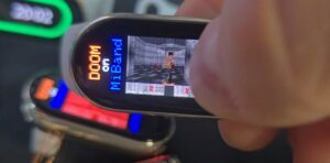 Teljesen játszható a klasszikus DOOM egy Xiaomi okoskarkötőn